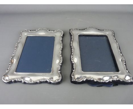 A PAIR OF SILVER EASEL PORTRAIT FRAMES for a picture portrait 13 x 9.5 cms, Birmingham 1990