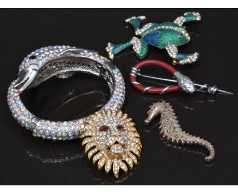 Paste set articulated frog brooch, dolphin double hinged bangle, novelty animal pieces, Attwood & Sawyer lion mask brooch, To