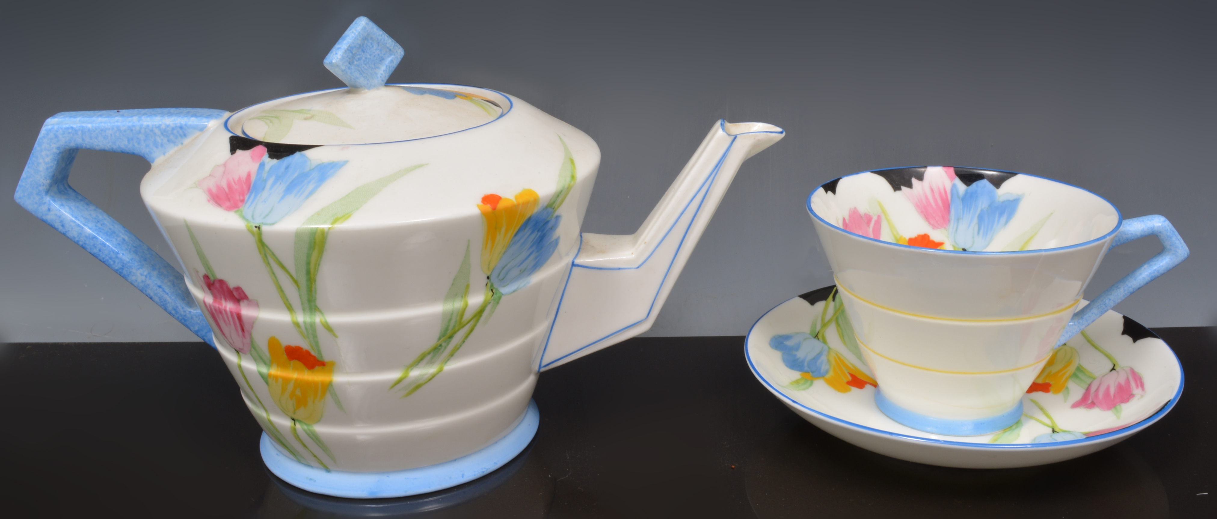 Paragon Art Deco bone china tea set, Tulip pattern F2209.