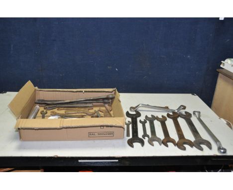 A TRAY CONTAINING VINTAGE HANDTOOLS including seven Snail Brand spanners, a King Dick ring spanner, an Austin spanner, a Gedo