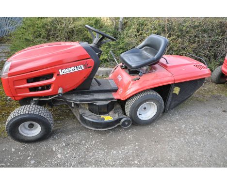 A LAWNFLITE 704 RIDE ON LAWN MOWER with a Briggs and Stratton Intek 14.5 Hp engine, grass collection box and one key (battery