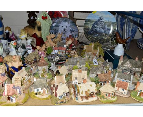 A QUANTITY OF LILLIPUT LANE COTTAGES, CERAMICS AND OTHER COLLECTABLES, to include twenty eight Lilliput Lane cottages includi