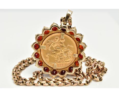 A MOUNTED FULL SOVEREIGN PENDANT AND CHAIN, late Victorian full sovereign coin dated 1896, within a surround of sixteen circu