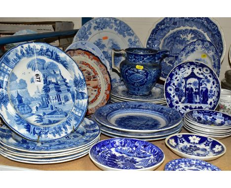 A QUANTITY OF 19TH AND 20TH CENTURY BLUE AND WHITE TRANSFER PRINTED POTTERY AND PORCELAIN PLATES, DISHES, SAUCERS AND A JUG, 