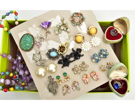 A BOX OF ASSORTED COSTUME JEWELLERY, to include a selection of clip on earrings, rings in vintage boxes and an assortment of 