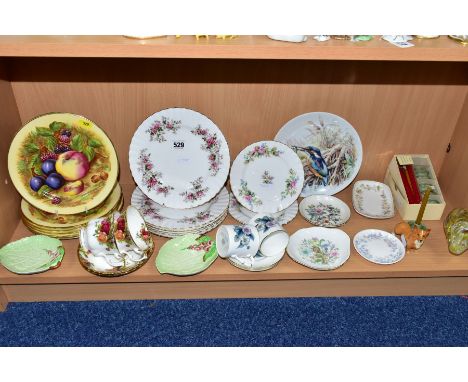 A GROUP OF ROYAL ALBERT, CARLTON WARE, AYNSLEY, ROYAL WORCESTER, ETC, including Royal Albert Old Country Roses pattern two te