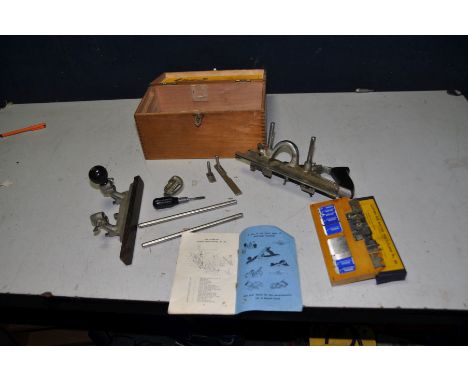 A CASED RECORD No405 MULTIPLANE with a full set of cutters, rosewood faced guides, manual, etc