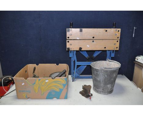 A TRAY CONTAINING TOOLS AND A FOLDING WORKBENCH including an 8in granite mortar and pestle, a Record 121-6 g clamp, a small v