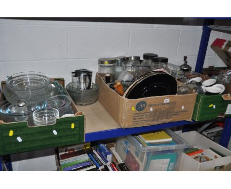 THREE BOXES AND LOOSE KITCHEN GLASSWARE, ETC, including Pyrex mixing bowls, glass and ceramic ramekins, storage containers, e