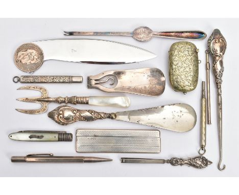 AN ASSORTMENT OF SILVER AND WHITE METAL ITEMS, to include a silver handled button hook and shoe horn 'Henry Williamson Ltd' C