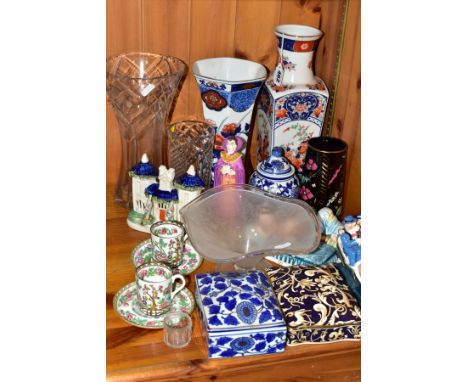 A GROUP OF CERAMICS AND GLASSWARES, to include two Coalport Indian Tree coffee cans and saucers, a Wedgwood Cornucopia card b