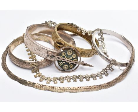 A VICTORIAN SILVER BANGLE AND OTHER SILVER AND WHITE METAL JEWELLERY, a hinged silver buckle bangle, engraved with a floral a