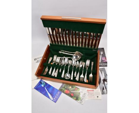 A COMPLETE WOODEN CANTEEN OF COMMUNITY PLATE CUTLERY, eighty five piece set to include knives, forks, tablespoons, teaspoons,