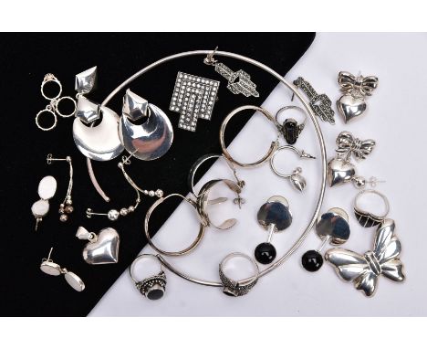 A BAG OF ASSORTED SILVER AND WHITE METAL JEWELLERY, to include a plain polished silver neck collar, hallmarked Birmingham, fo