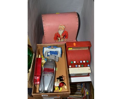 A SMALL QUANTITY OF VINTAGE AND MODERN TOYS, comprising a Codeg cash register, a Vulcan child's sewing machine housed in a pi