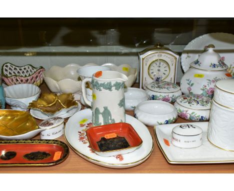 A QUANTITY OF ASSORTED CERAMICS AND GIFTWARE BY SPODE, COALPORT, ROYAL DOULTON, etc, including a Spode quartz movement mantel