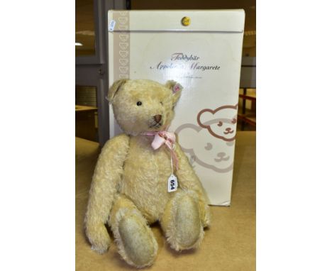 A BOXED STEIFF LIMITED EDITION APPOLONIA MARGARETE TEDDYBEAR, No. 038112, limited edition No. 1171 of 5000, no certificate, b