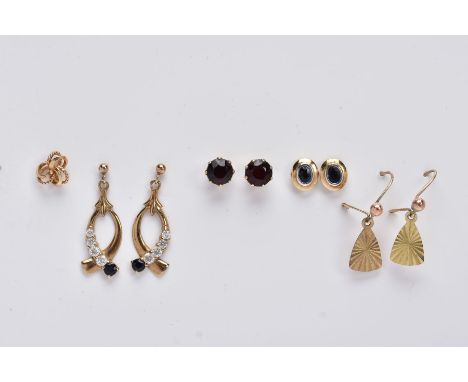 FOUR PAIRS OF 9CT GOLD EARRINGS AND A SINGLE EARRINGS, to include a pair of drop earrings set with paste and a blue sapphire,