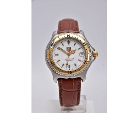 A GENTS 'TAG HEUER' WRISTWATCH, round white dial signed 'Tag Heuer, Professional 200 meters', baton markers, date window and 