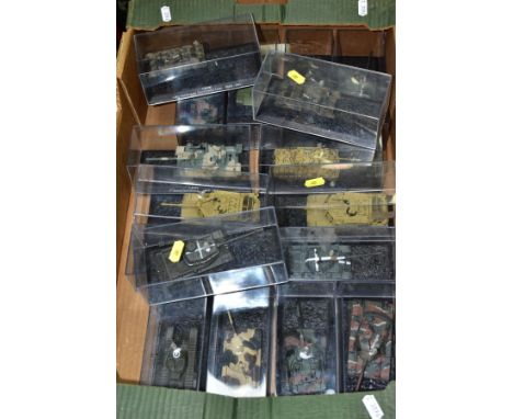 A COLLECTION OF BOXED DEAGOSTINI 1/43 SCALE TANK MODELS, all appear complete and in very good condition, in perspex lidded bo