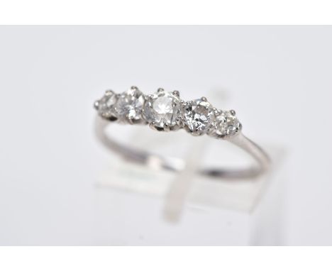 AN EARLY 20TH CENTURY FIVE STONE DIAMOND RING, designed with five claw set, graduated old cut diamonds, total estimated diamo