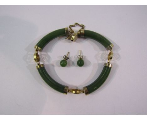 A jade four panel bracelet with padlock clasp, 25.3g