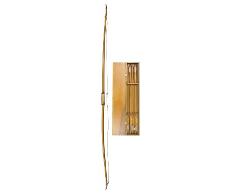A THOMPSON YEW LONGBOW AND A FINE CASED SET OF THOMPSON ARROWS, LATE 19TH/EARLY 20TH CENTURY the bow with 33# draw weight, ho