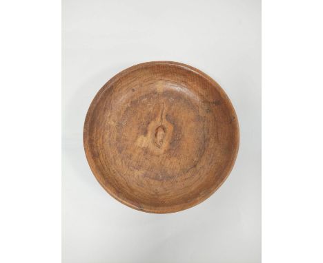 Robert "Mouseman" Thomson of Kilburn. Oak fruit bowl with carved mouse signature to the well, 6.5cm high, 29cm diameter.Condi
