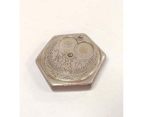 Antique white metal pocket snuff box, the engraved hexagonal revolving top in the form of an owl, 6cm diameter. 