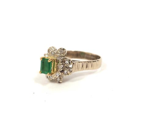 Diamond and emerald high cluster ring in 18ct gold 1973. 4g 