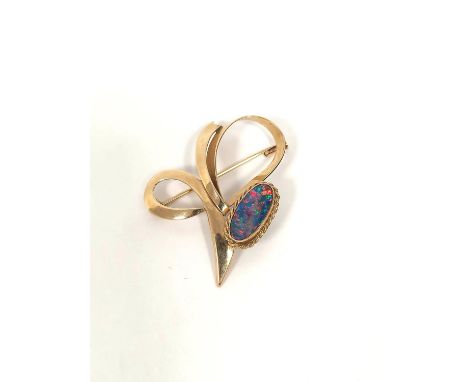 Opal doublet brooch in gold '10k' 5.9gSIZE 12MM X 6MM 