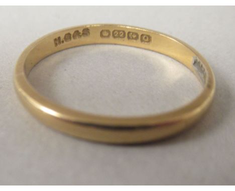 A 22ct gold wedding ring&nbsp; 