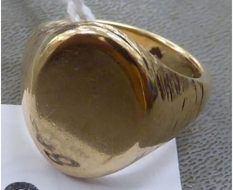A 9ct gold signet ring with a textures shank 