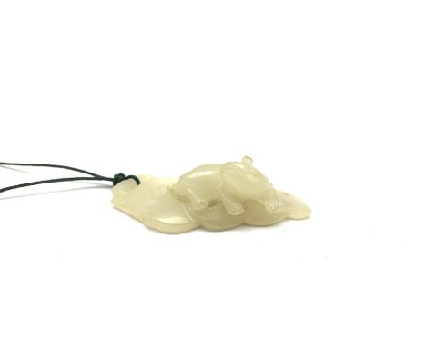 Chinese carved jade leaf shaped pendant detailed with a recumbent Cat, L6.5cm Click here to view further images, condition re