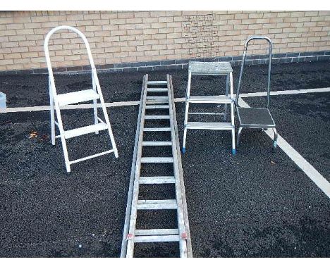 2 small steps, a small single step and an extension ladder.