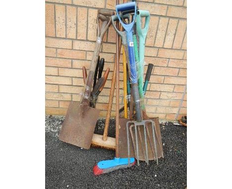 A good lot of garden tools.