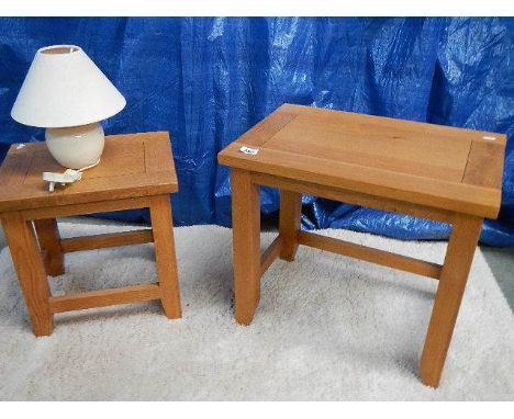 2 solid oak side tables, a table lamp and and 150 x 80 cm rug.