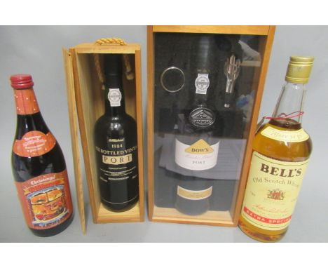 4 bottles comprising 1 boxed 1984 St. Michael LBV port, 1 boxed set Dow's Master Blend port, 1 litre Bell's Extra Special Old