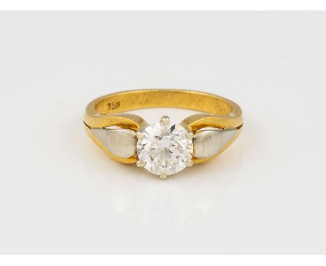 DIAMANT RING GG, WG 750. Ringmaß 54. Ges.-Gew.: 5,37 g. Ein Diamant im Altschliff: H/I SI2/SI3, ca. 0,97 ct. Original-Schatul