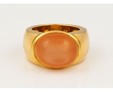 MONDSTEIN RING RG 750. Ringmaß 54. Ges.-Gew.: 20,96. Ein ovaler indischer Mondtein Cabochon ca. 15,75 x 13,30 mm  Expertise: 