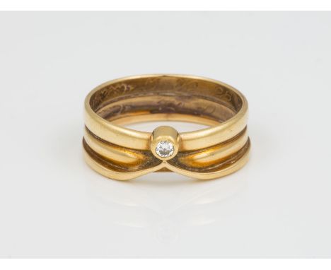 BRILLANT RING GG 585. Ringmaß ca. 69. Ges.-Gew.: ca. 8,32 g. Ein Brillant ca. 0,06 ct. Gravur innen: "JK,MD 25.12.53"