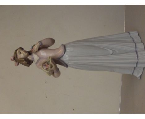 Lladro 1996 Collectors' Society figure of a girl