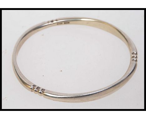 A heavy solid silver contemporary bangle hallmarked for Birmingham. Weight 40g.