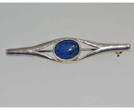 A vintage silver Art Nouveau style bar brooch with a central lapis lazuli cabochon stone with roller clasp. Marked 925. Weigh