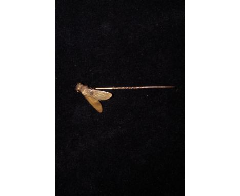 Victorian 15ct gold stick pin in the form of a fly Weight 2.7g 