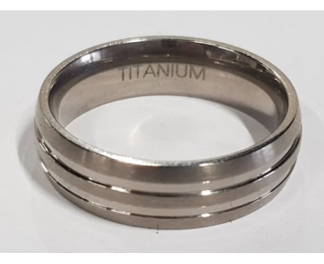 GENTS STYLISH TITANIUM BAND RING, SIZE Z