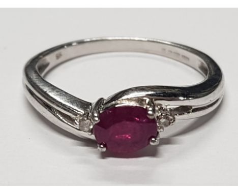 9CT WHITE GOLD OVAL RUBY STONE RING WITH TWO SMALL DIAMONDS, 2.5G GROSS SIZE N1/2