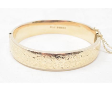 A 9ct gold bangle, with engraved decoration, approx. 20.9 g 