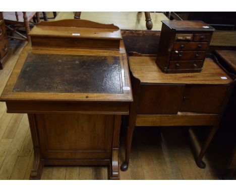 A mahogany davenport, 53.5 cm wide, a small table top chest of drawers and a tray top commode (3) 