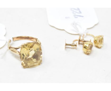 A 9ct gold cocktail ring, approx. ring size K½, and a similar pair of 9ct gold earrings 